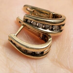 14K Gold 5 Diamond HUGGIE Earrings